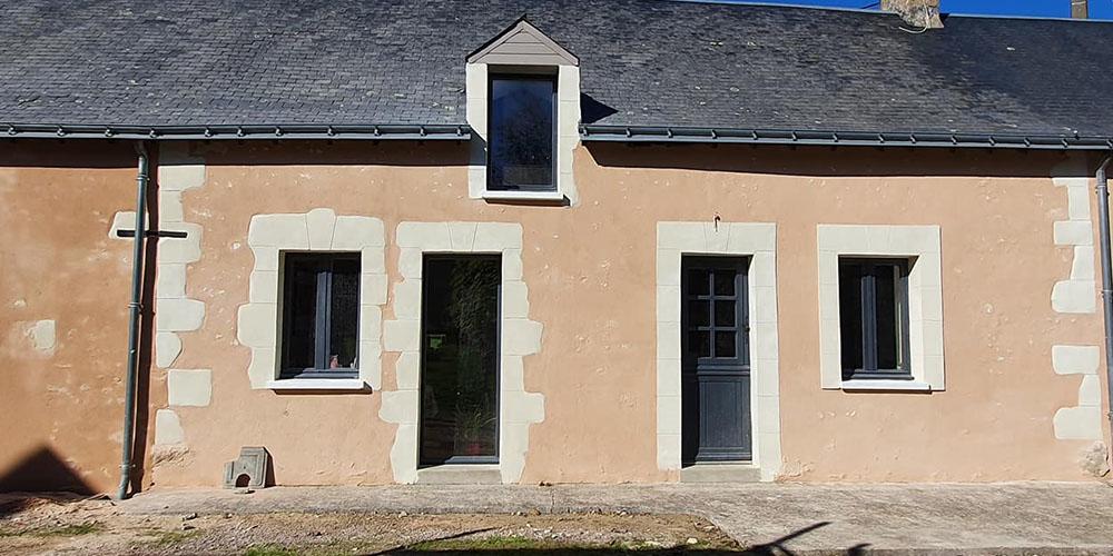 Pose de pierres de tuffeaux à Requeil2